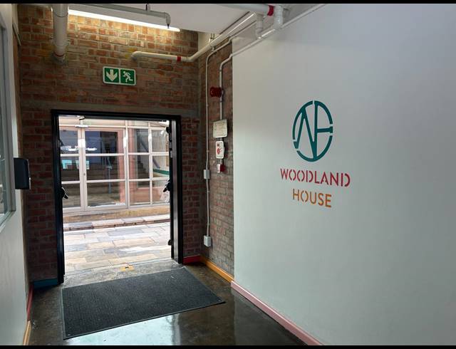 78M² BUILDING TO LET IN WOODSTOCK